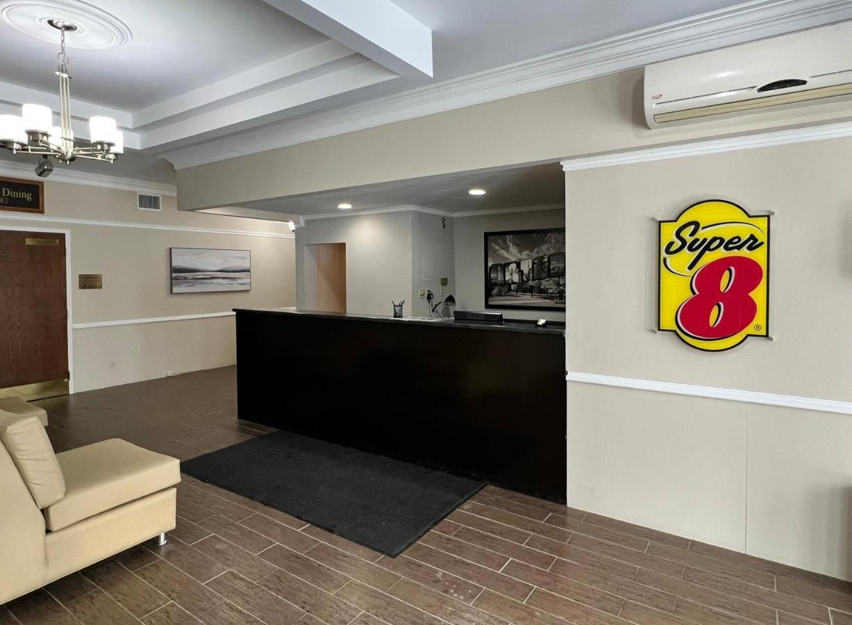 Super 8 by Wyndham Kirkland Lake Eksteriør bilde