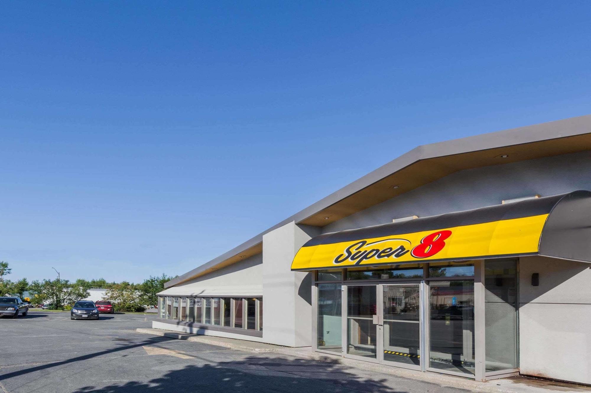 Super 8 by Wyndham Kirkland Lake Eksteriør bilde